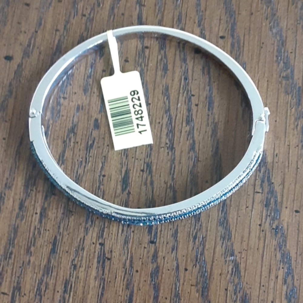 Bangle,  8229. (Bracelet) - Picture 2 of 3